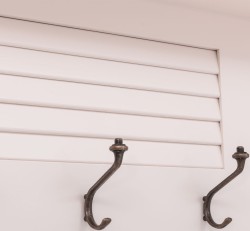 Cuier cu design Shutter cu doua usi de la Studio Szel PS721 - Culoare_P039 - VOPSIT