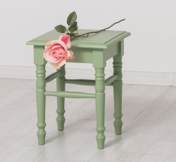 Scaun cu picioare strunjite de la Studio Szel PS679 - Culoare_P054 - VOPSIT