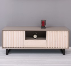 Comoda TV cu 2 usi si 1 sertar Slatted de la Studio Szel PS752 - Culoare Corp_P030 - Culoare Usi_P095 - DUBLU COLOR