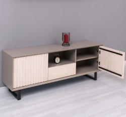 Comoda TV cu 2 usi si 1 sertar Slatted de la Studio Szel PS752 - Culoare Corp_P030 - Culoare Usi_P095 - DUBLU COLOR