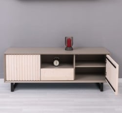 Comoda TV cu 2 usi si 1 sertar Slatted de la Studio Szel PS752 - Culoare Corp_P030 - Culoare Usi_P095 - DUBLU COLOR