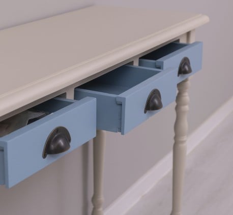 Consola cu picioare strunjite, 3 sertare de la Studio Szel PS496 - Culoare Corp_P024 - Culoare Sertare_P053 - DUBLU COLOR
