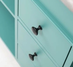 Dulap baie pentru 2 lavoare cu 3 sertare, picioare strunjite - lavoarele nu sunt incluse in pret de la Studio Szel PS452  - Culoare Top_P065 - Culoare Corp_P117 - VOPSIT