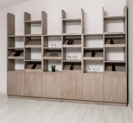 Sistem de rafturi pentru vinuri din lemn de stejar de la Studio Szel SPEC20891 - Culoare P037 - BURSHED