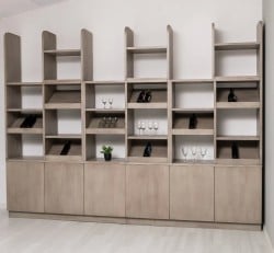 Sistem de rafturi pentru vinuri din lemn de stejar de la Studio Szel SPEC20891 - Culoare P037 - BURSHED