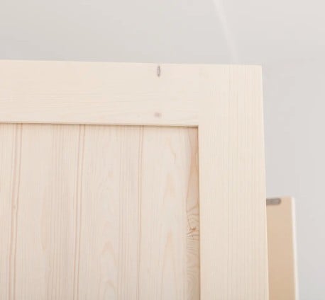 Dulap 2 usi din lemn masiv de pin, cu sertar de la Studio Szel - SPEC20450 – Culoare P095 – LACUIT&VOPSIT