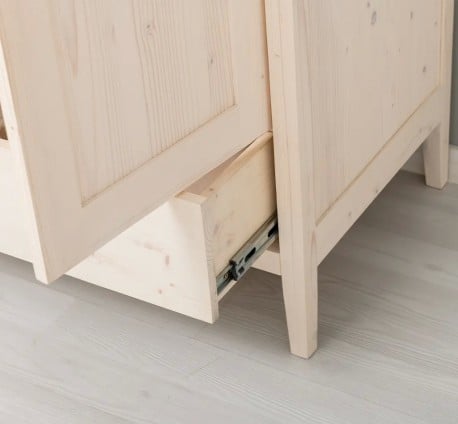 Dulap 2 usi din lemn masiv de pin, cu sertar de la Studio Szel - SPEC20450 – Culoare P095 – LACUIT&VOPSIT