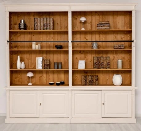 Bibliotecă clasică cu șină pentru scară de a Studio Szel - CULOARE - P025 - VOPSIT