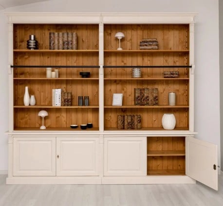 Bibliotecă clasică cu șină pentru scară de a Studio Szel - CULOARE - P025 - VOPSIT